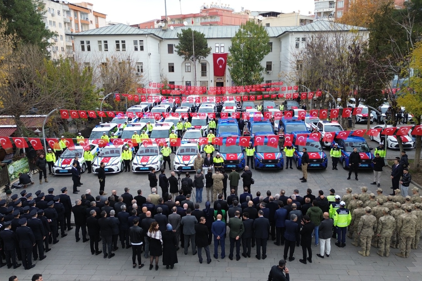  Siirt’te güvenlik güçlerine 68 yeni araç teslim edildi;