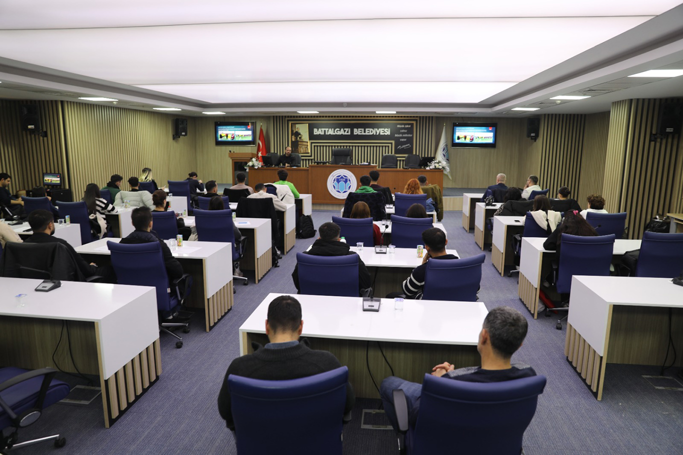 Battalgazi’de gençlik çalışmaları öğrencilerle istişare edildi;