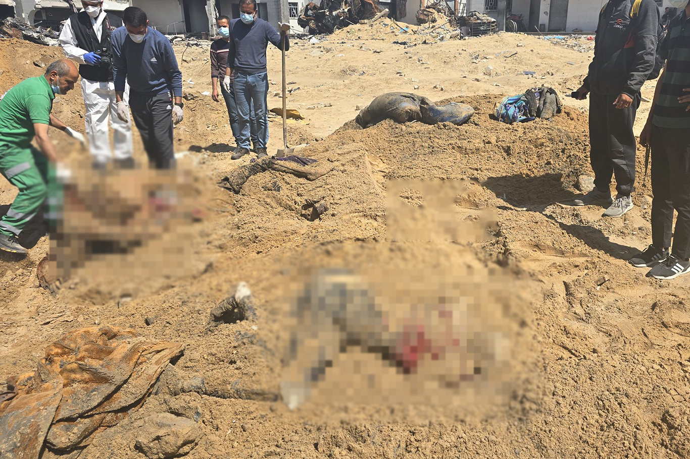 Şifa Tıp Merkezi'nde yeni toplu mezar: 30'dan fazla şehidin naaşı çıkarıldı;