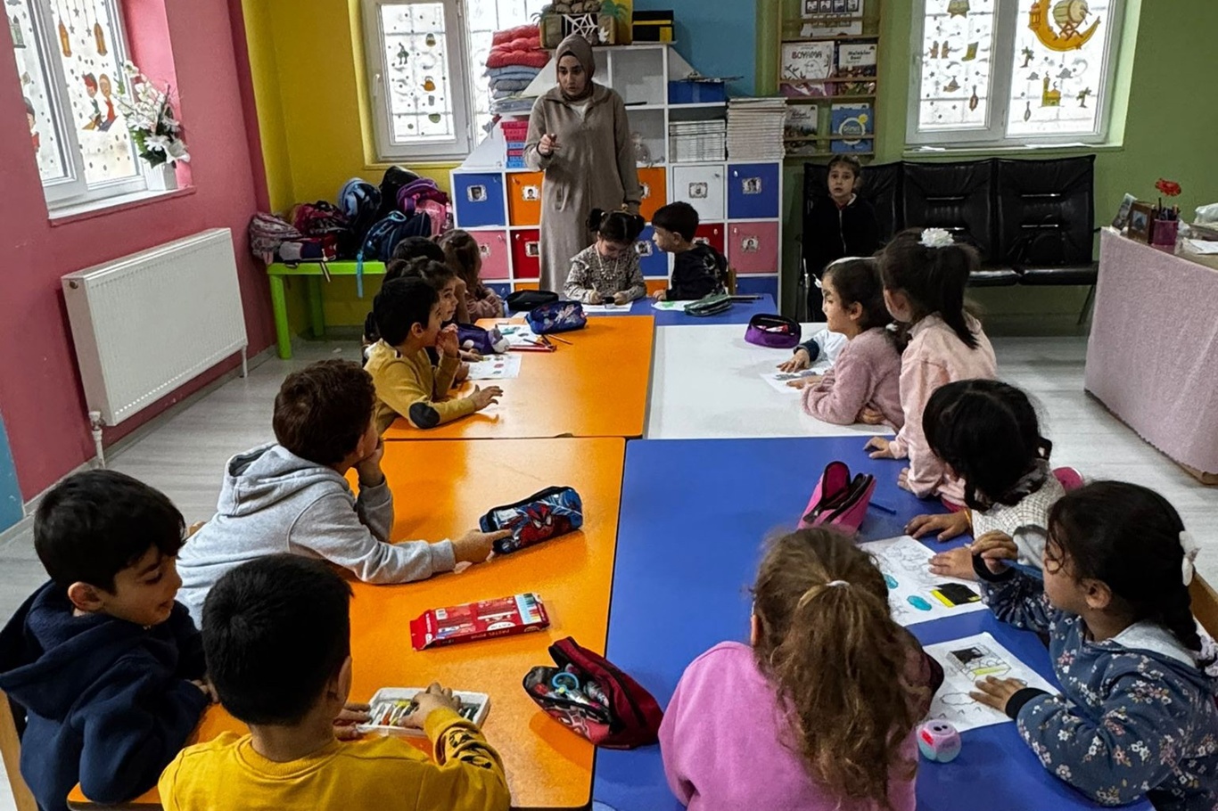 Uzmanlardan ailelere uyarı: Çocuklara, gelişim dönemlerine uygun ilgi ve dengeli beslenme şart;