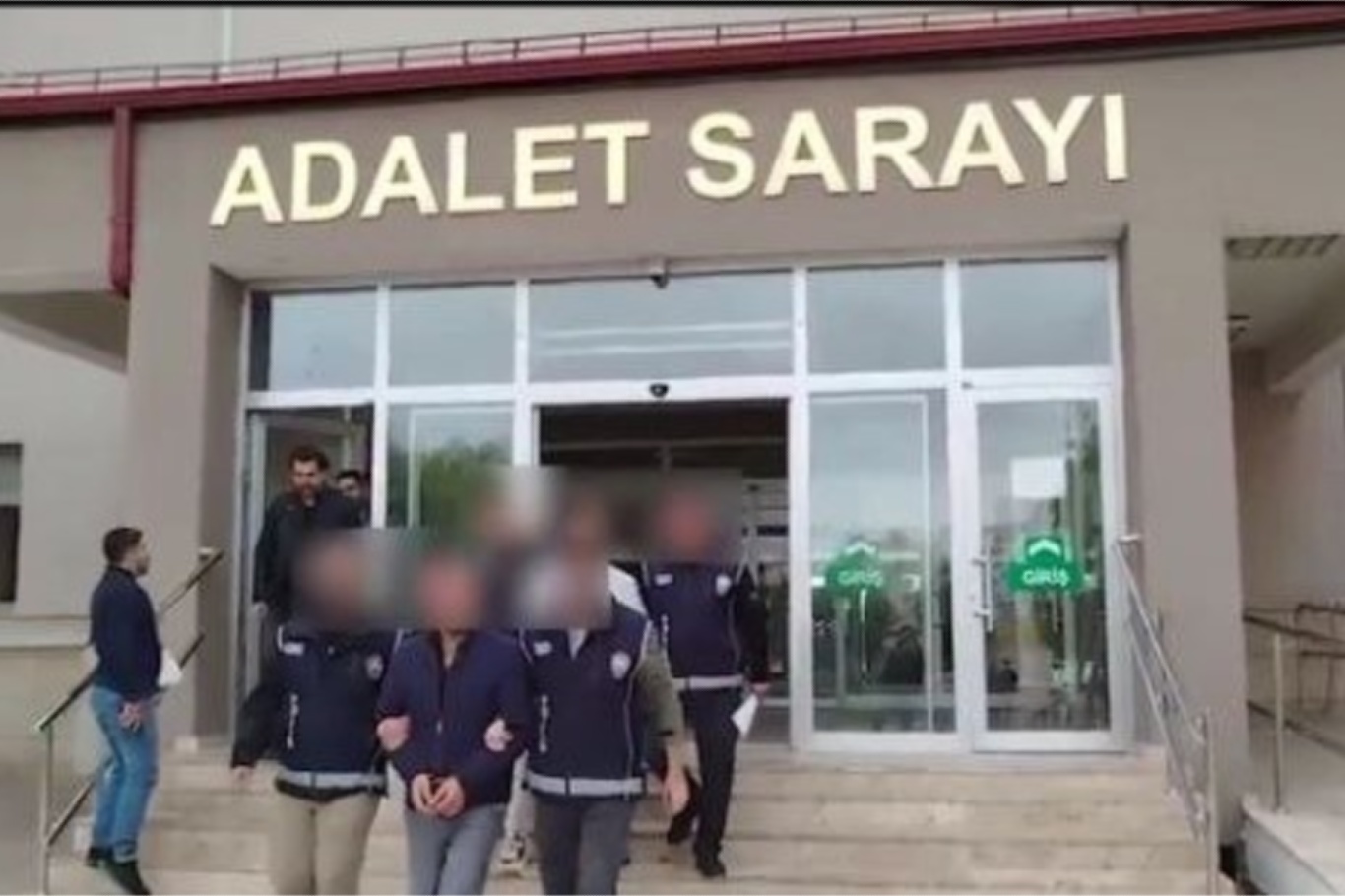 Sivas’ta göçmen kaçakçılığı operasyonunda 18 kişi tutuklandı;