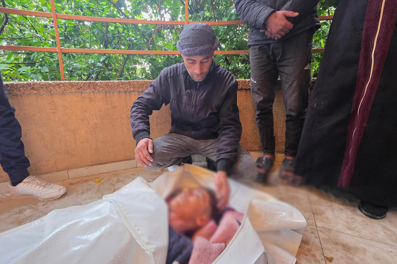 Siyonist rejim ateşkese rağmen saldırıyor: Gazze'de 3 şehit, çok sayıda yaralı;