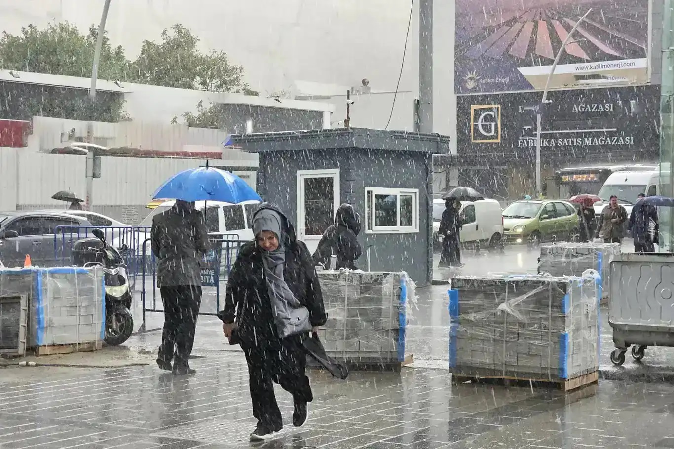 Meteoroloji'den uyarı: Kuzey ve doğuda yağış, iç kesimlerde sis bekleniyor;