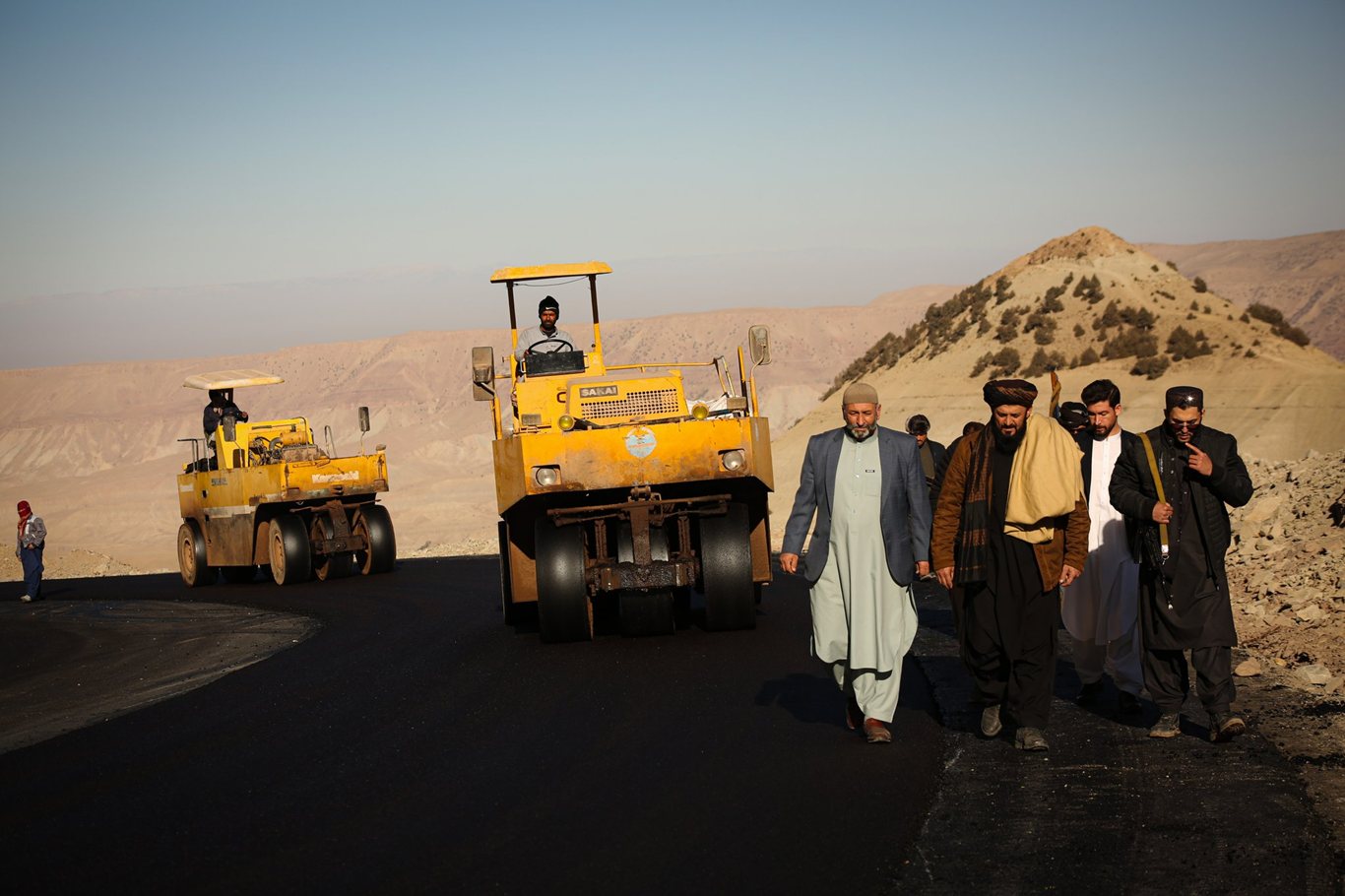 Afganistan, stratejik öneme sahip çevre yolunda çalışmalarını sürdürüyor