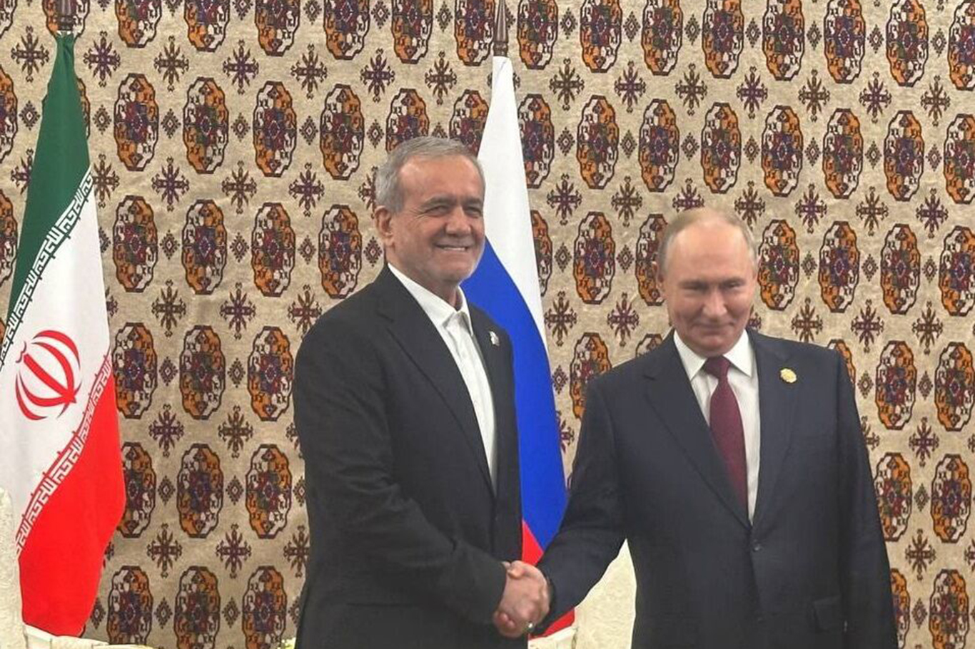 Putin ve Pezeşkiyan Aşkabat'ta görüştü