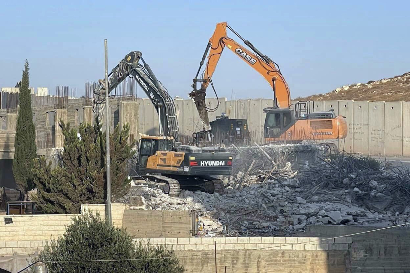 İşgalciler Kudüs'ün kuzeybatısında bir evi yıktı