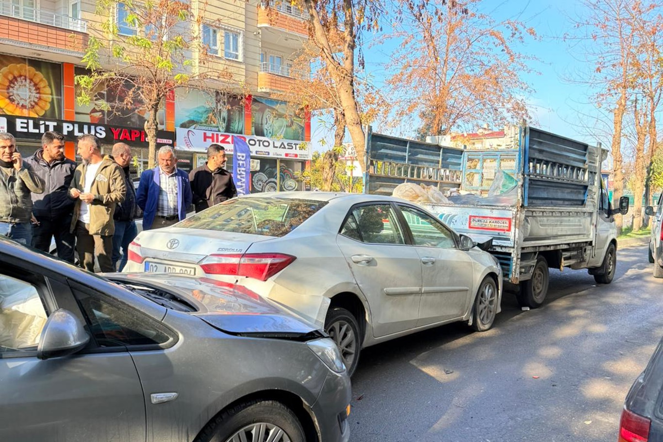 Batman'da zincirleme trafik kazası: 2 otomobil hasar gördü