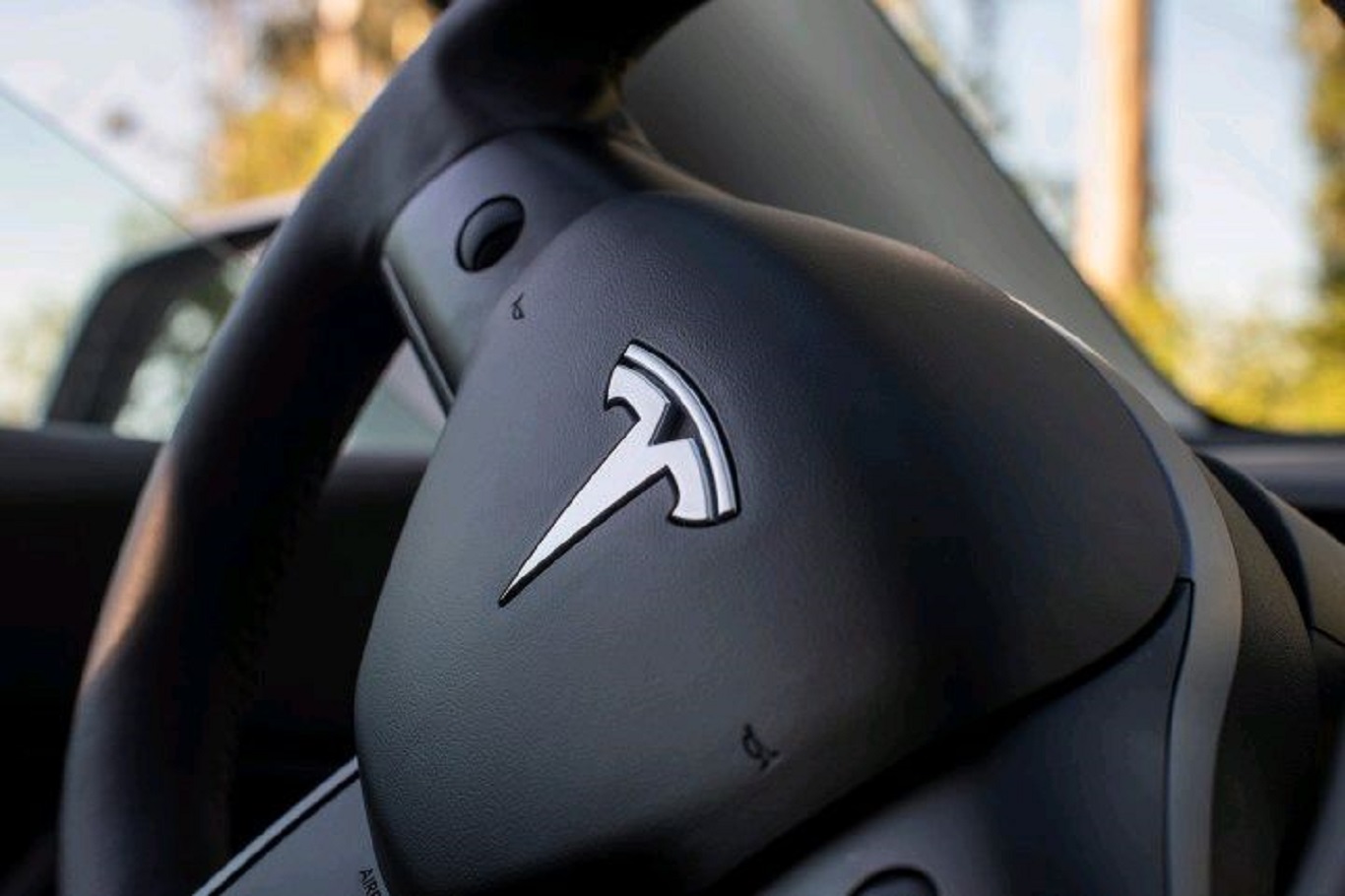 Tesla’nın “otonom” iddiaları çöktü: Satış ve üretim askıya alınabilir