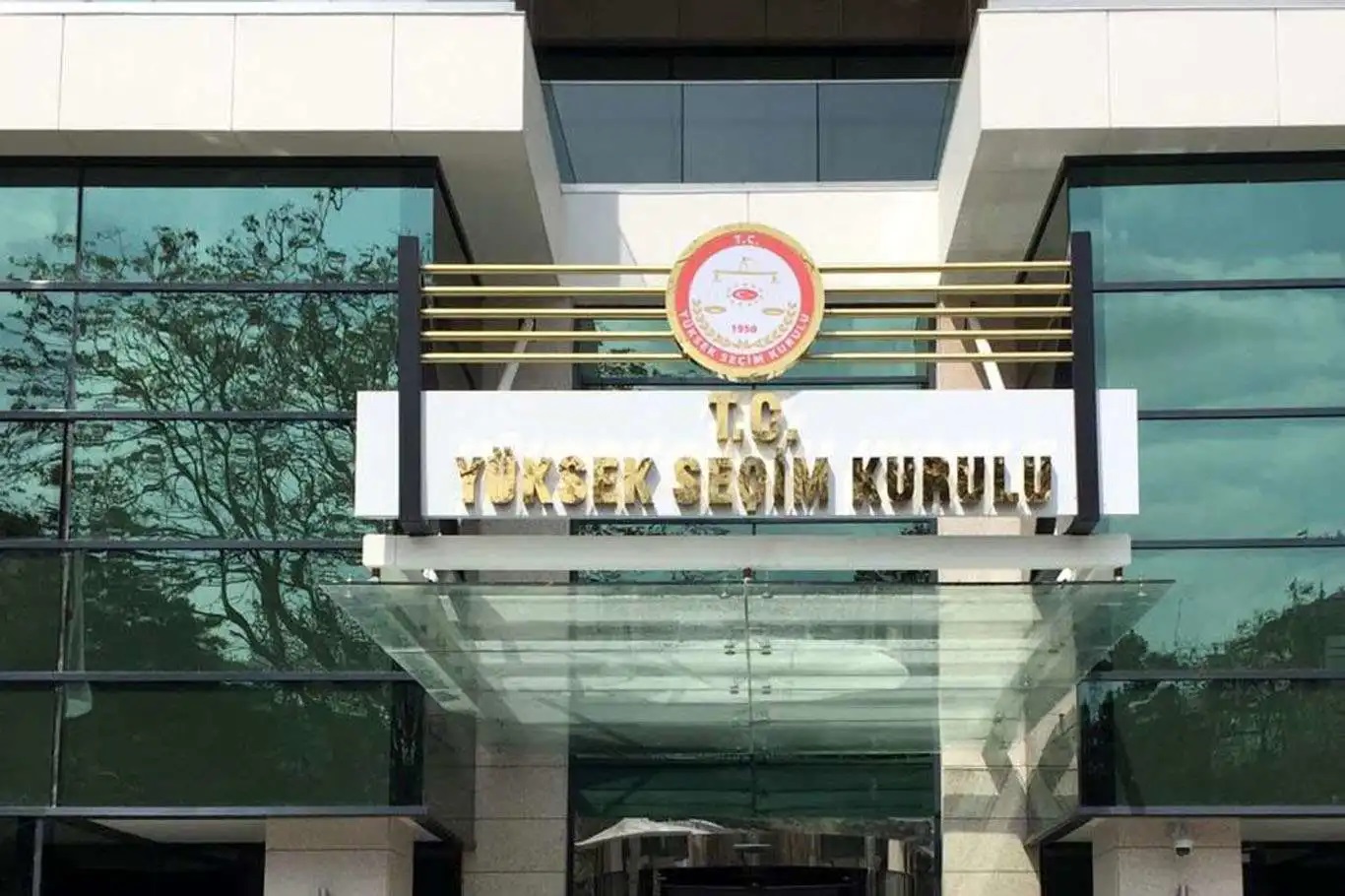 YSK yeni 6 yeni üye ve başkanını seçecek