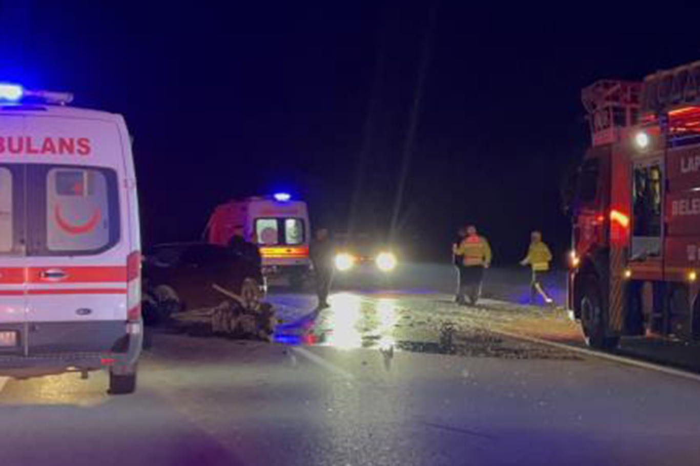Polisin "dur" ihtarından kaçan araç feci kazaya karıştı: 5 ölü