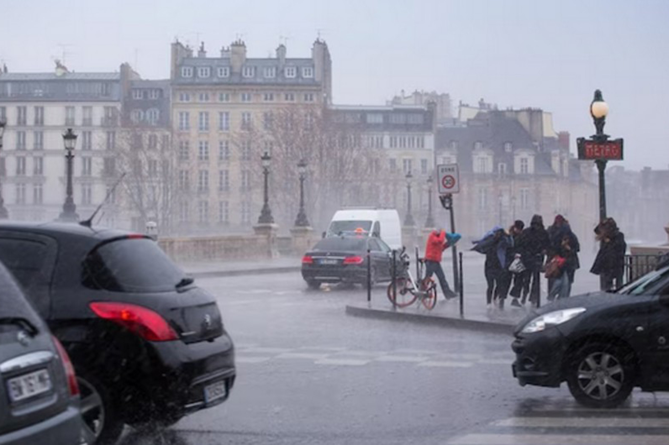 Fransa'da şiddetli yağışlar nedeniyle turuncu alarm