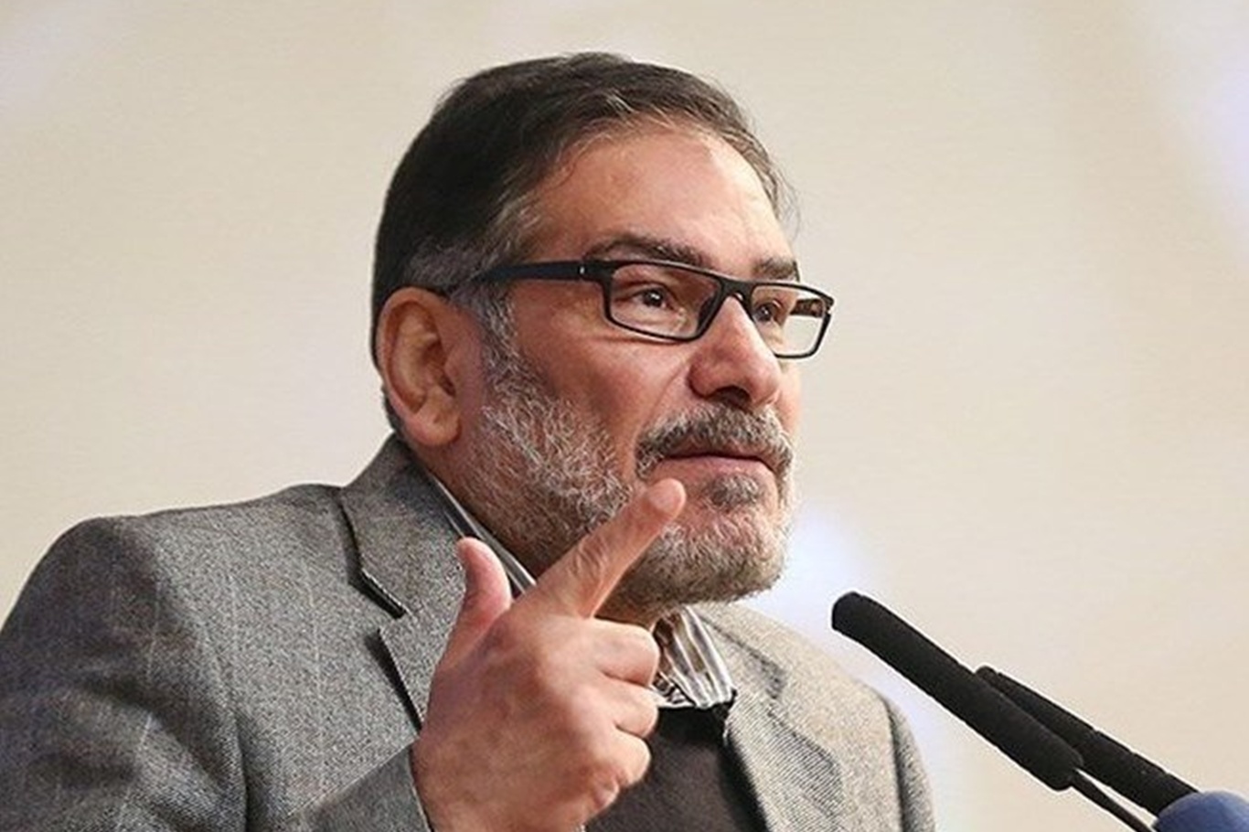 Hamanei'nin danışmanından İran'ın iç işlerine karışan ABD'ye tepki