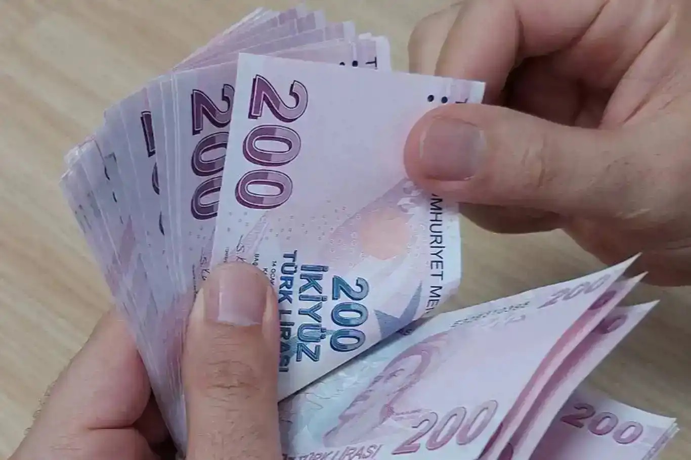 Yaşlı ve engelli aylıkları hesaplara yatırılmaya başlandı