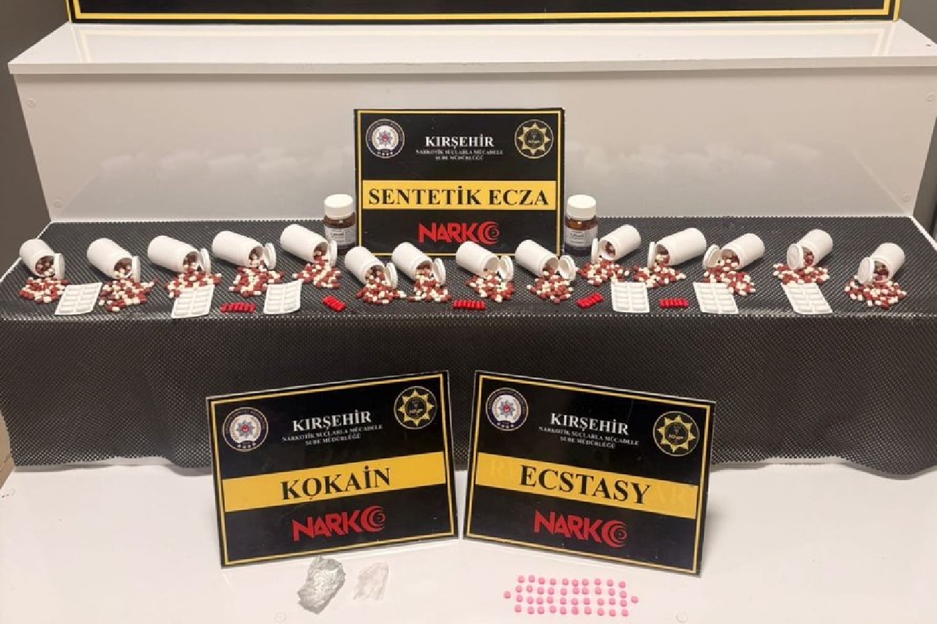Kırşehir’de 921 adet sentetik ecza hap ele geçirildi