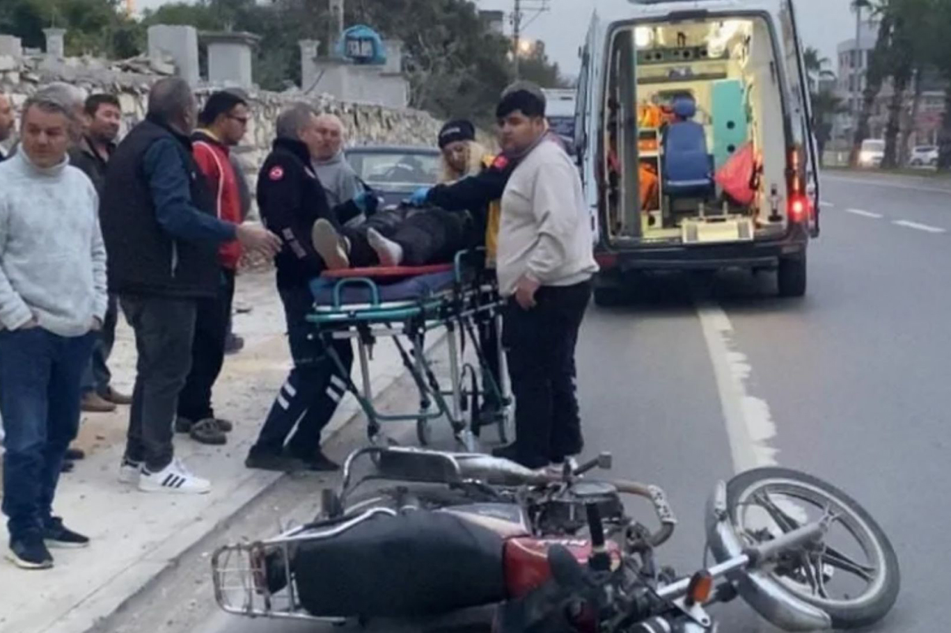 Mersin'de kamyonet ile motosiklet çarpıştı: 1 yaralı
