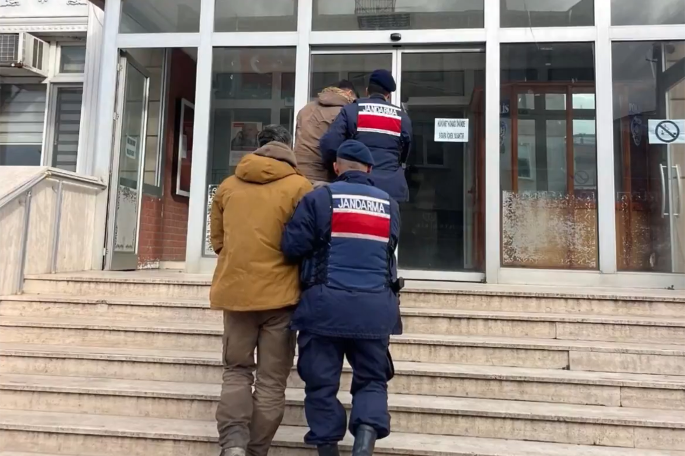 34 ilde FETÖ operasyonu: 77 şüpheli yakalandı, 43'ü tutuklandı