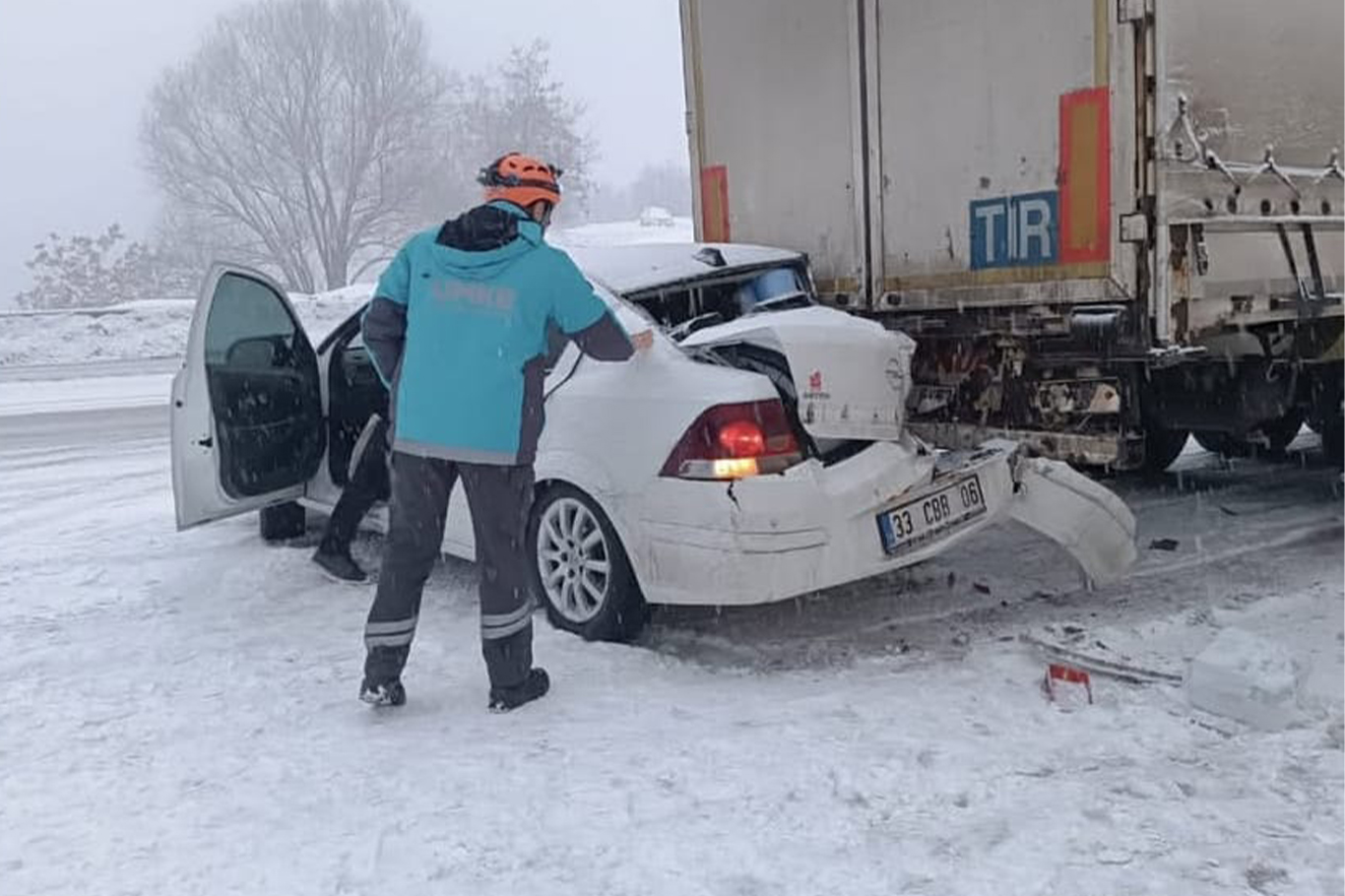 Bingöl–Elazığ karayolunda kaza: 3 yaralı
