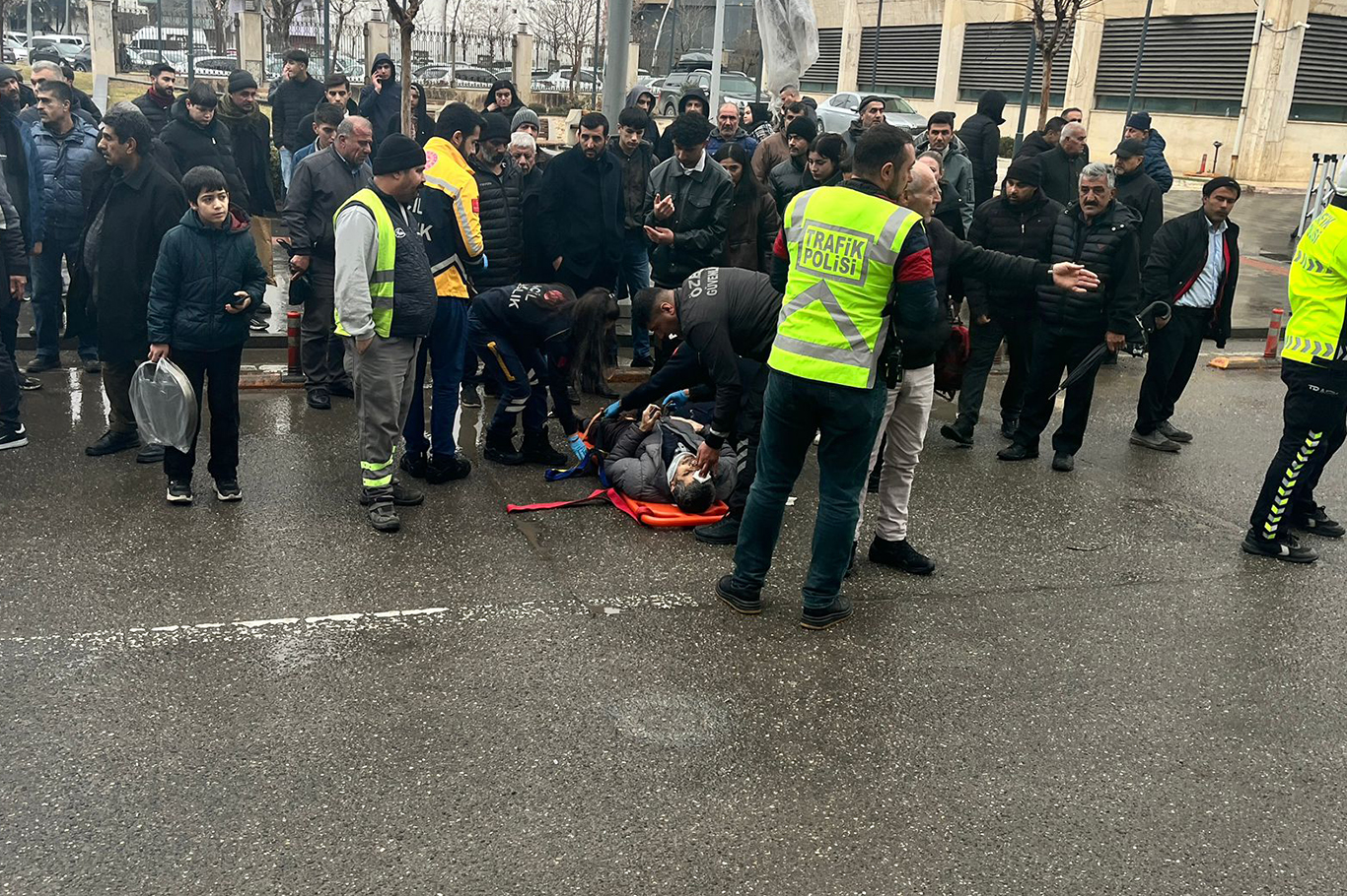 Batman'da motosikletin çarptığı yaya yaralandı
