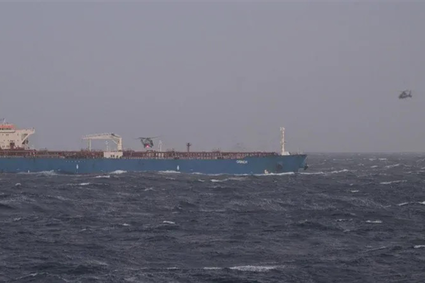 Fransa donanması Rusya'dan gelen bir tankeri durdurdu