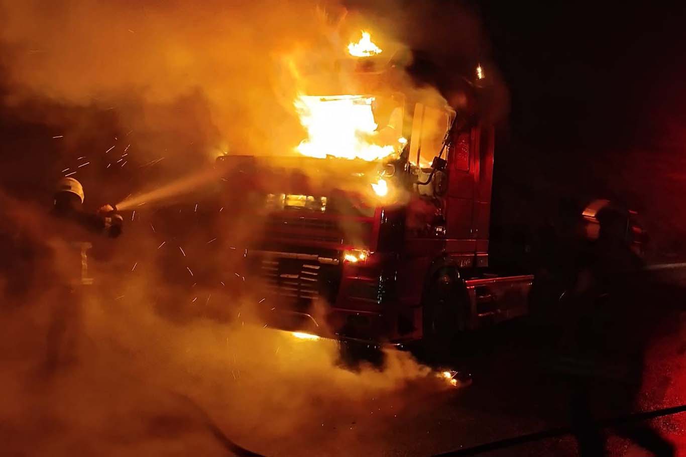 Şanlıurfa’da araç yangını: Alevler kontrol altına alındı