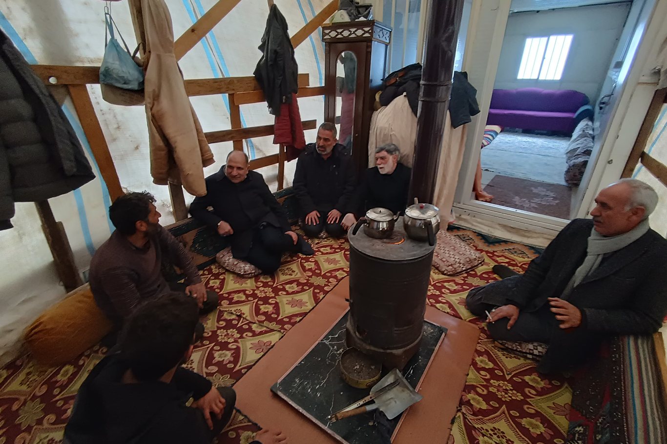 HÜDA PAR'dan Bingöl'de zor zamanlar yaşayan hayvan sahiplerine  ziyaret