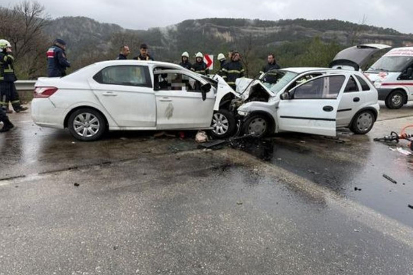Burdur'da trafik kazası: 7 ölü, 5 yaralı