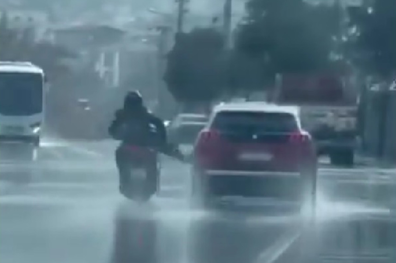 Denizli’de trafikte tehlikeli motosiklet sürücüsüne ceza
