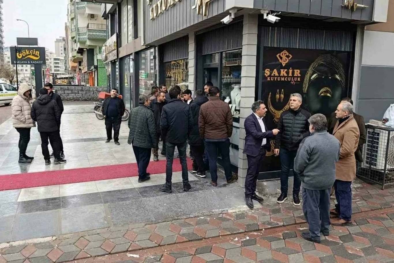 Şanlıurfa’da kuyumcuya silahlı soygun girişimi: 1 polis yaralandı