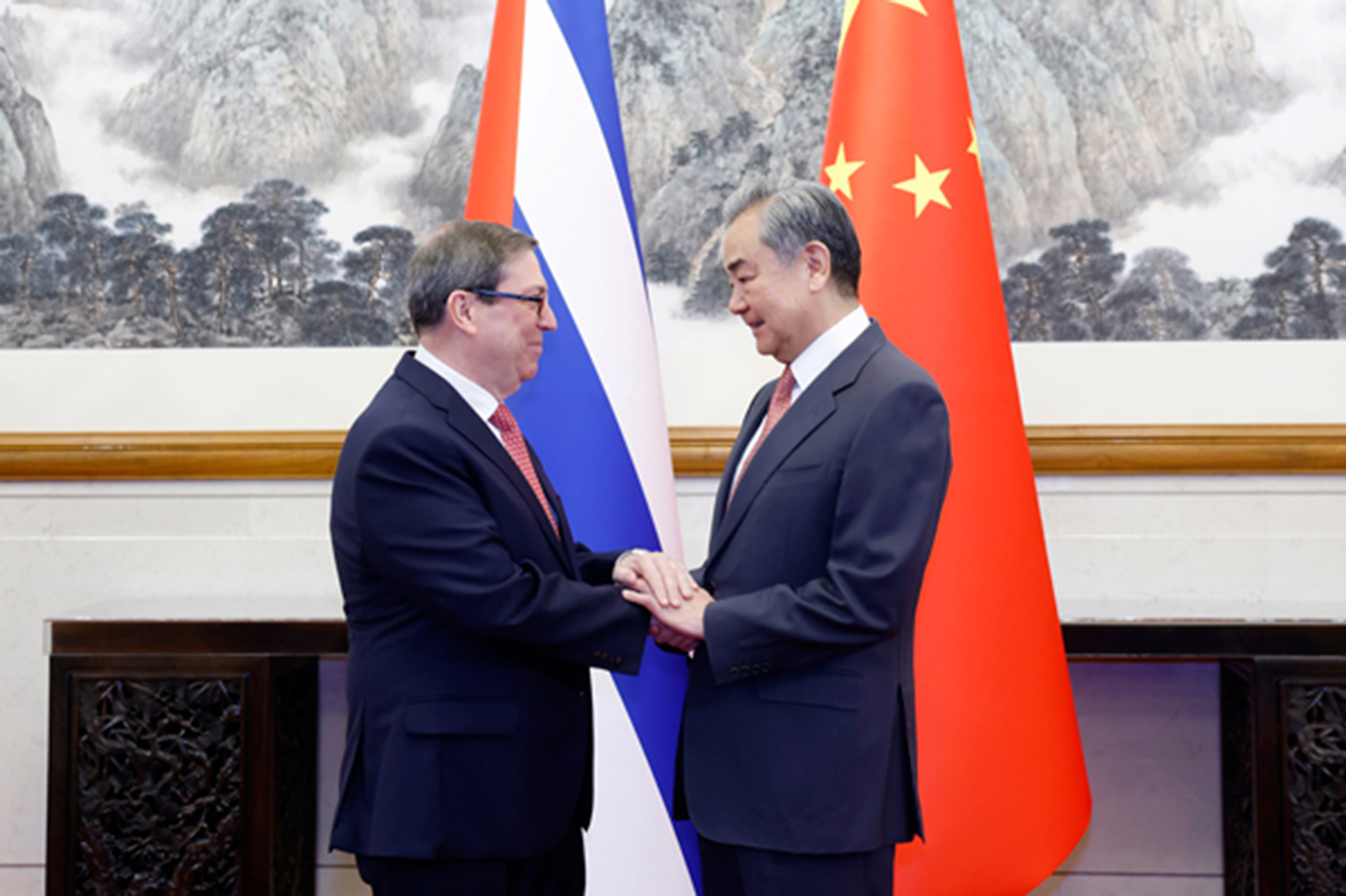 Çin Dışişleri Bakanı, Kübalı mevkidaşıyla görüştü