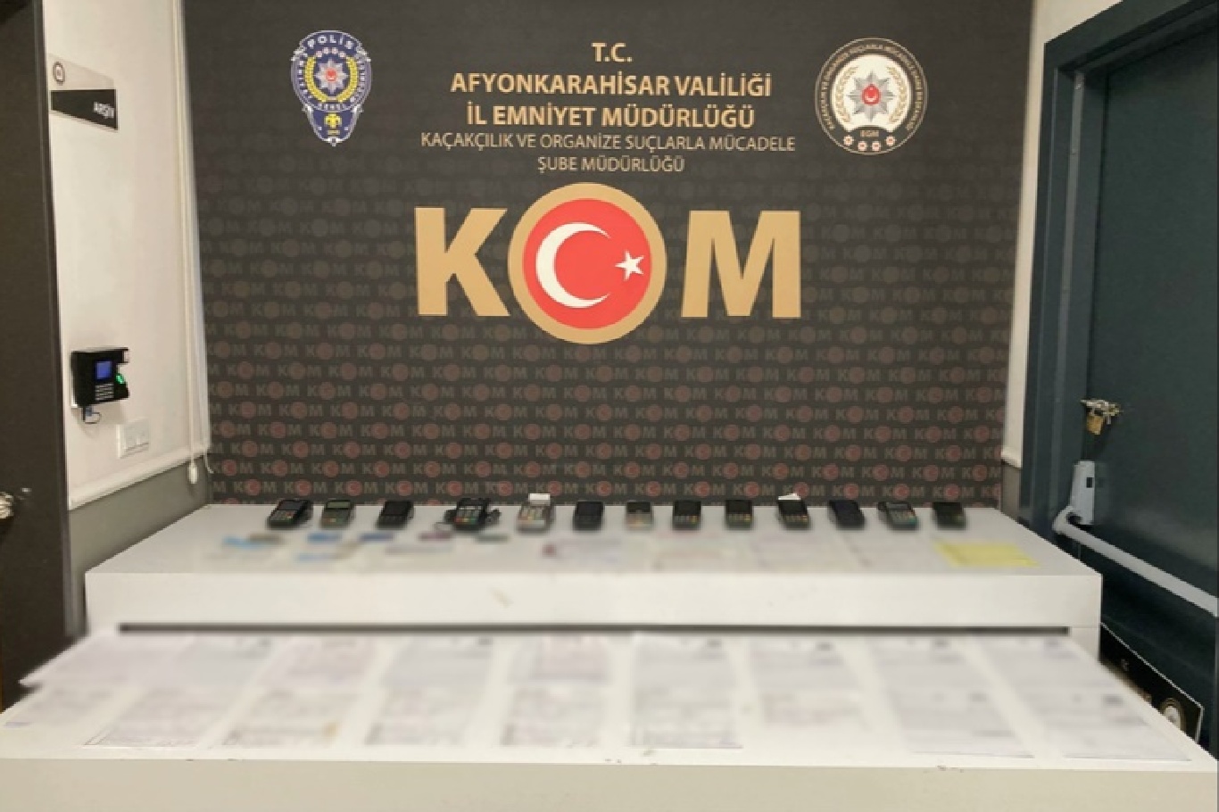 Afyonkarahisar merkezli operasyonda 14,9 milyon liralık çek ve senet ele geçirildi: 3 tutuklama