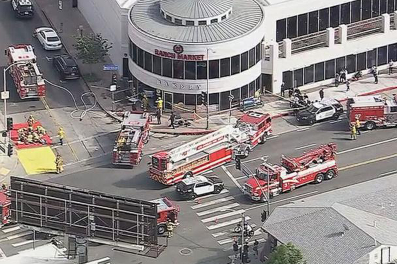 ABD’de bir araç markete girdi: 3 ölü, 6 yaralı