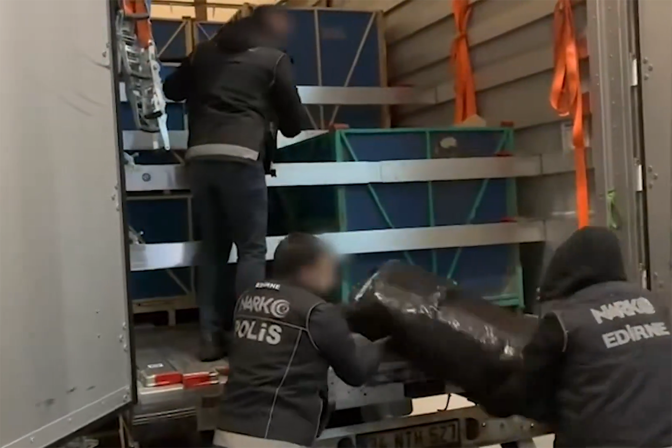 Kapıkule'de 240 kilo skunk ele geçirildi