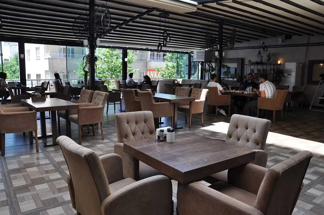 Ticaret Bakanlığı: Servis ücretini menü fiyatına yansıtanlara izin verilmeyecek