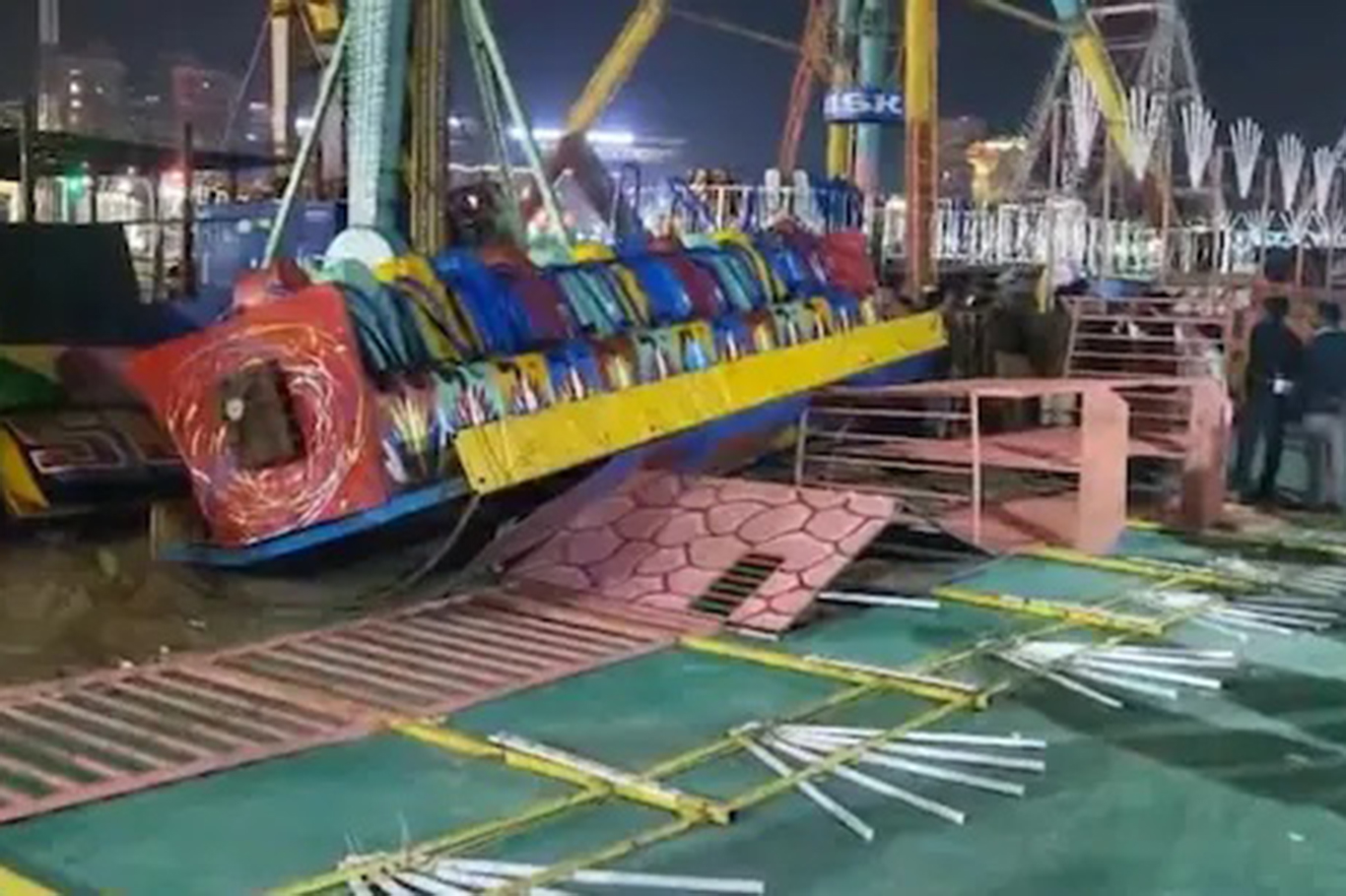 Hindistan'da lunapark kazası: 1 ölü, 13 yaralı