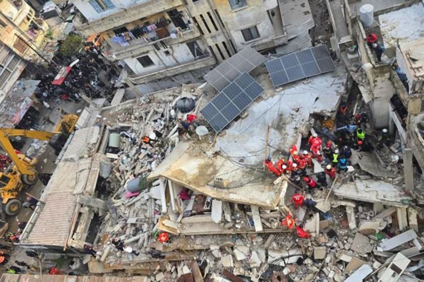 Lübnan'da bir bina çöktü: 6 ölü, 7 yaralı