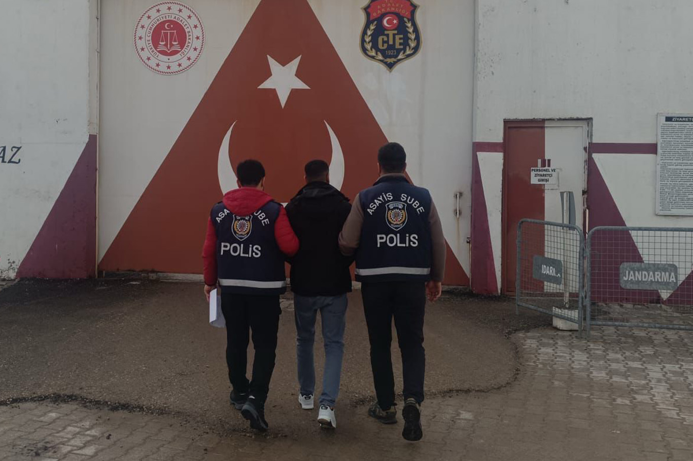 Şırnak’ta uyuşturucu suçundan aranan 2 kişi yakalandı