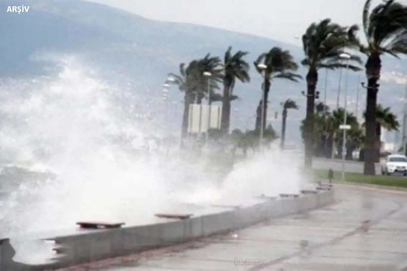 Batı Akdeniz’in batısında kısa süreli fırtına uyarısı