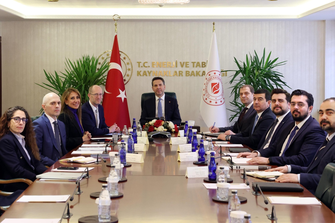 Bakan Bayraktar Avrupa İmar ve Kalkınma Bankası heyetini kabul etti