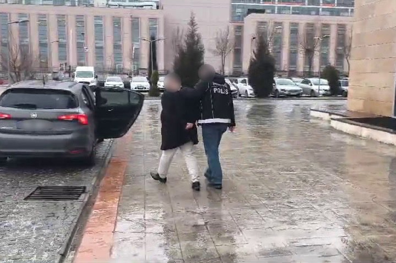 Uşak’ta uyuşturucu operasyonunda 3 şüpheli tutuklandı