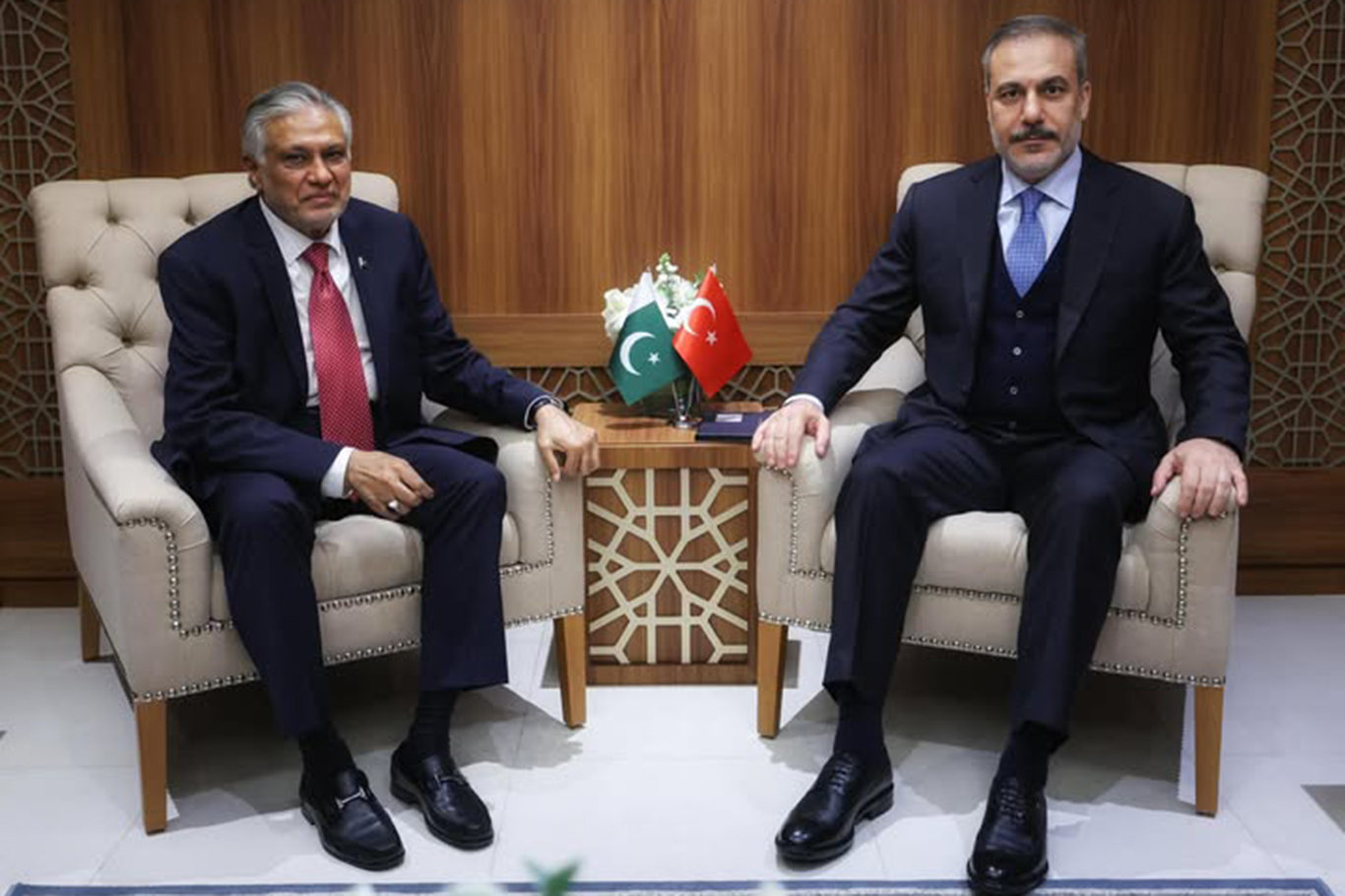 Bakan Fidan Pakistan Dışişleri Bakanı Ishaq Dar ile görüştü