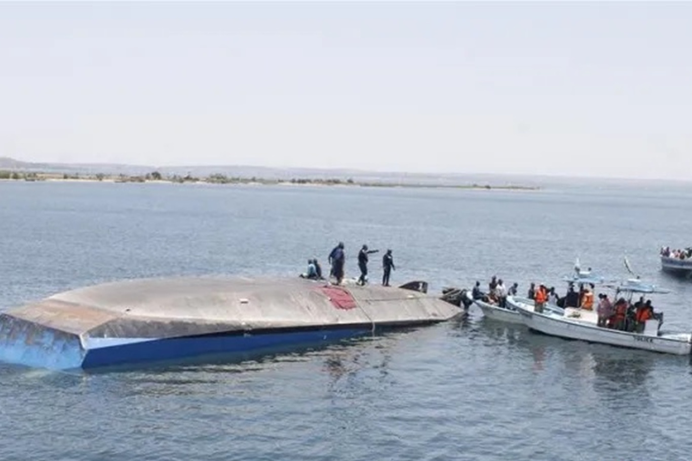 Sudan'da yolcu feribotu battı: 15 ölü