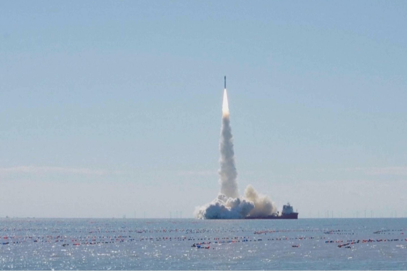 Çin, denizden 7 uydu fırlattı