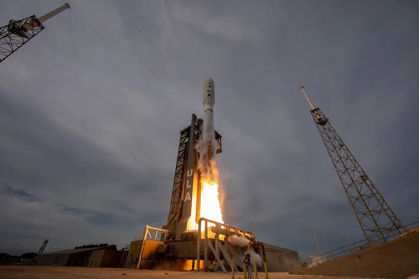 ABD, gizli operasyonlar yürütecek 2 uyduyu fırlattı