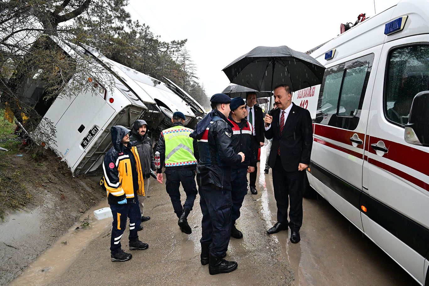 Isparta–Burdur karayolunda cezaevi ring aracı yan yattı 3 jandarma yaralandı