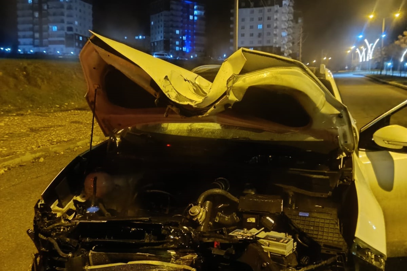 Batman'da direksiyon hakimiyetini kaybeden sürücü kaza yaptı