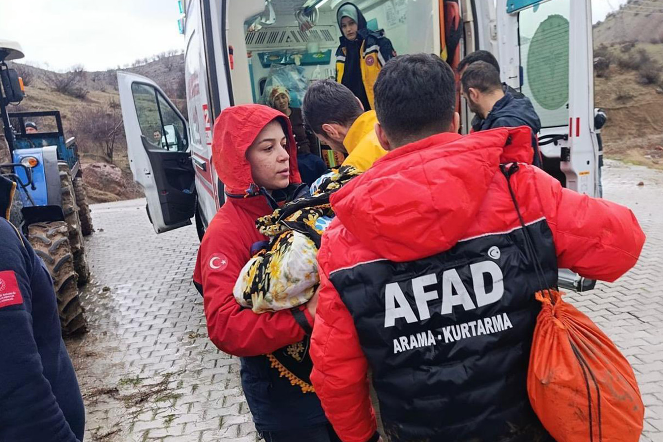 Sarı kodlu uyarı verilen illerde bin 995 kişi tahliye edildi