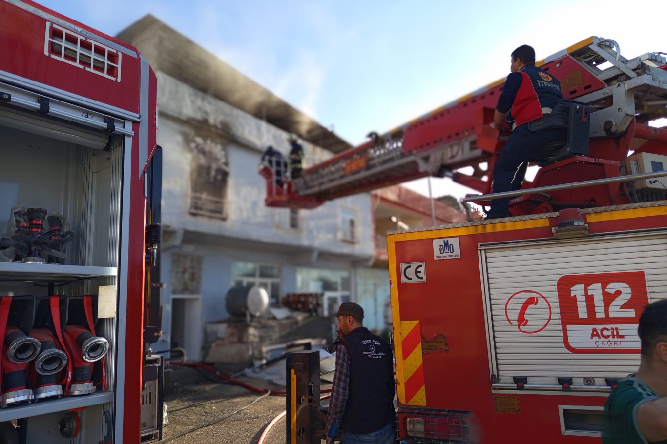 Mardin’de evde çıkan yangında 3 kişi dumandan etkilendi 