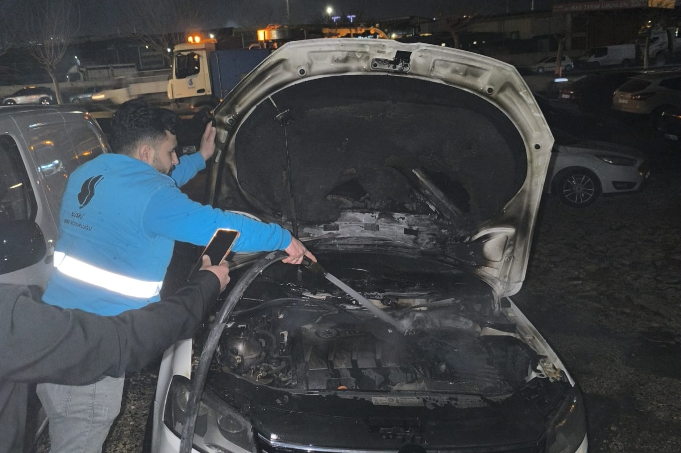 Şanlıurfa’da seyir halindeki otomobil alev aldı