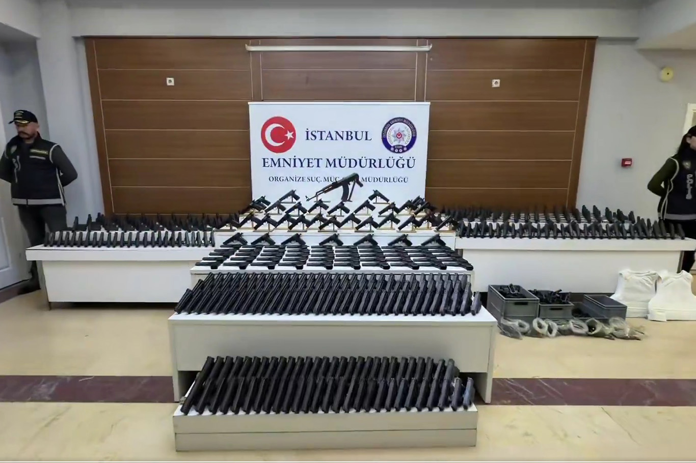 İstanbul’da silah çetelerine operasyon: 128 tutuklama