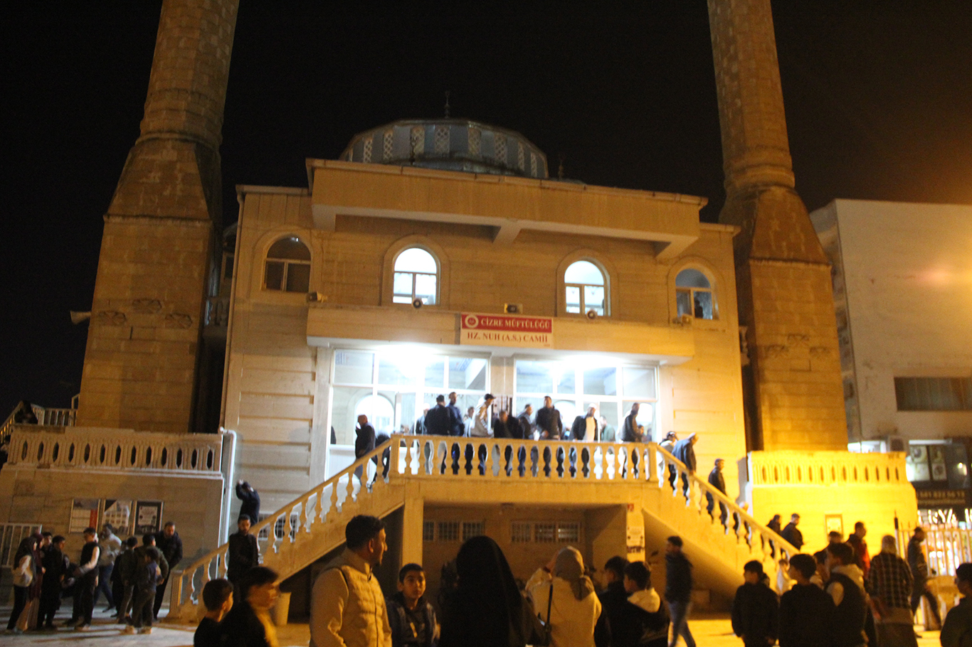 Ramazan'ın ilk teravihinde Cizreliler camilere akın etti